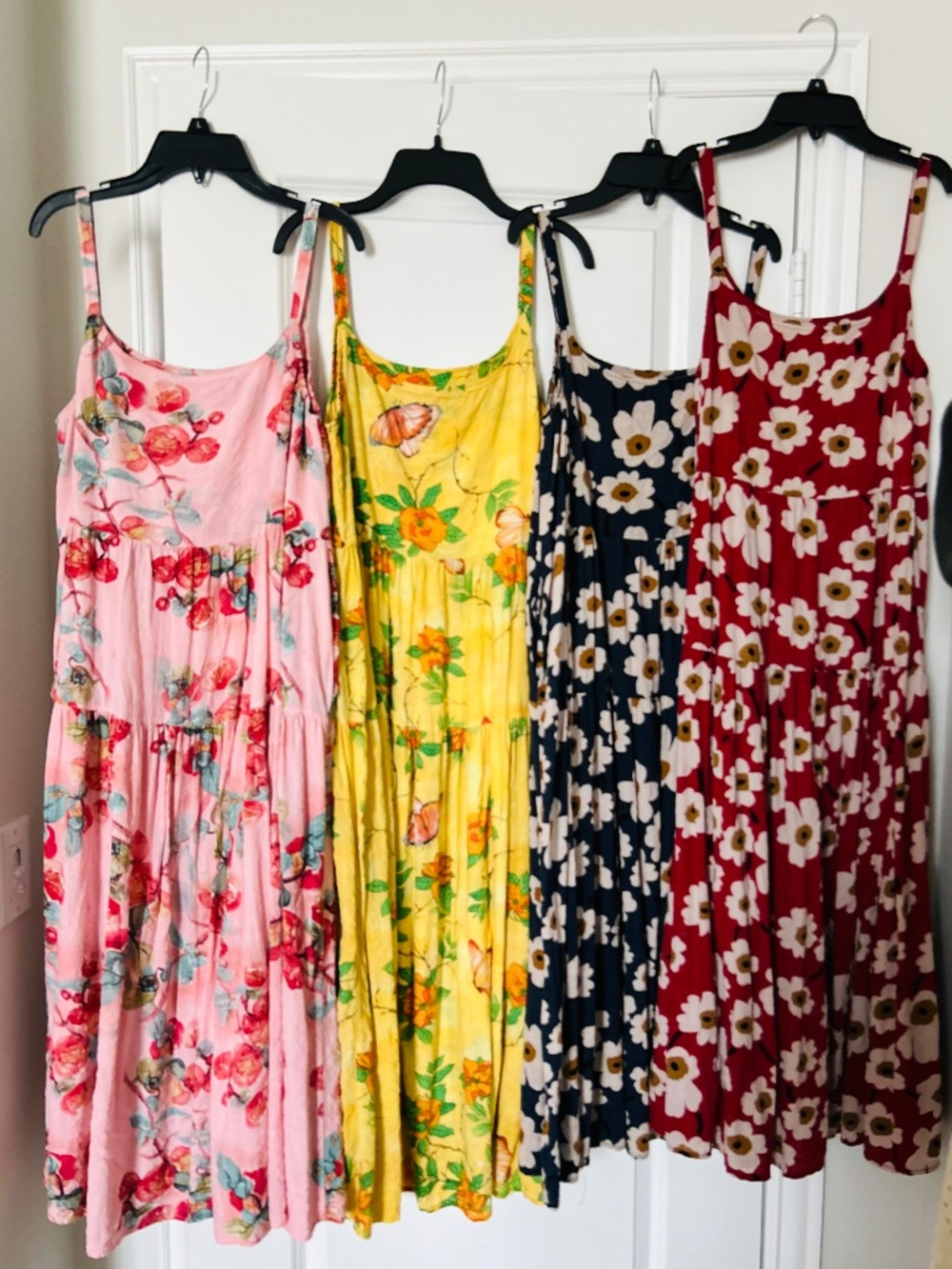 Women’s large dresses with pockets! (set of 4)